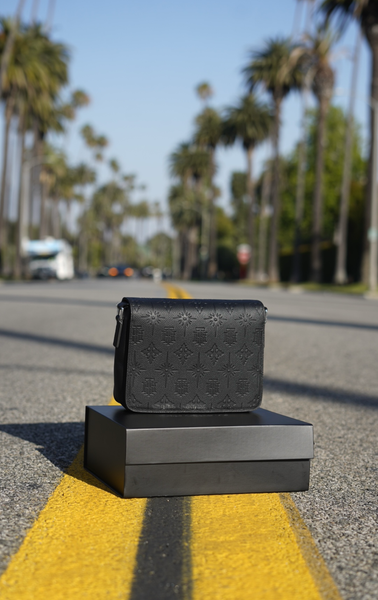 SHOULDER MESSENGER BAG