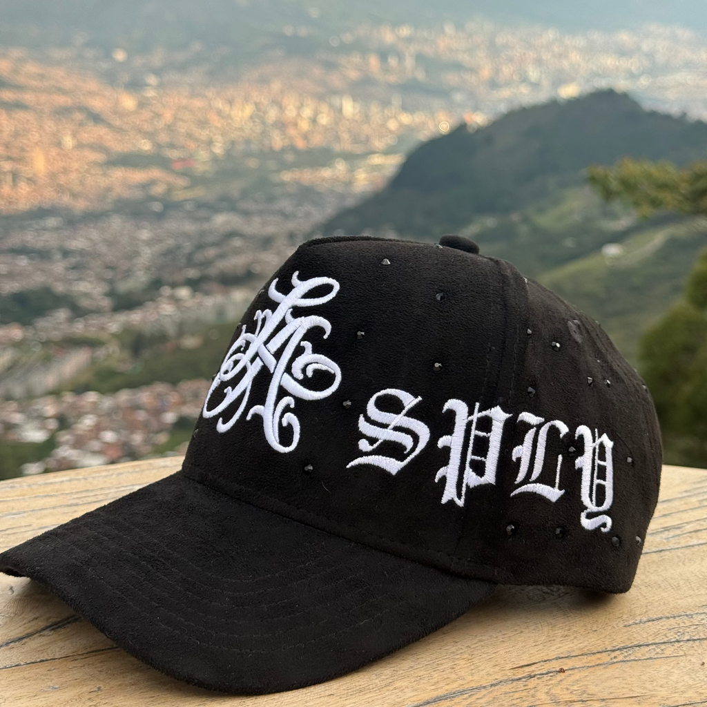 LA TRAP SUPPLY BLACK RHINETSONE HAT