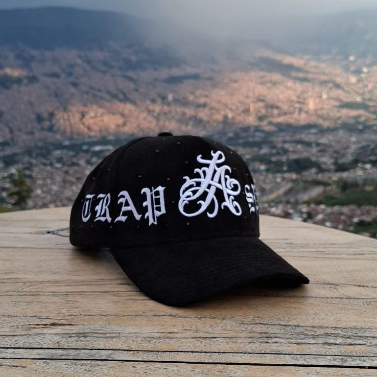 LA TRAP SUPPLY BLACK RHINETSONE HAT