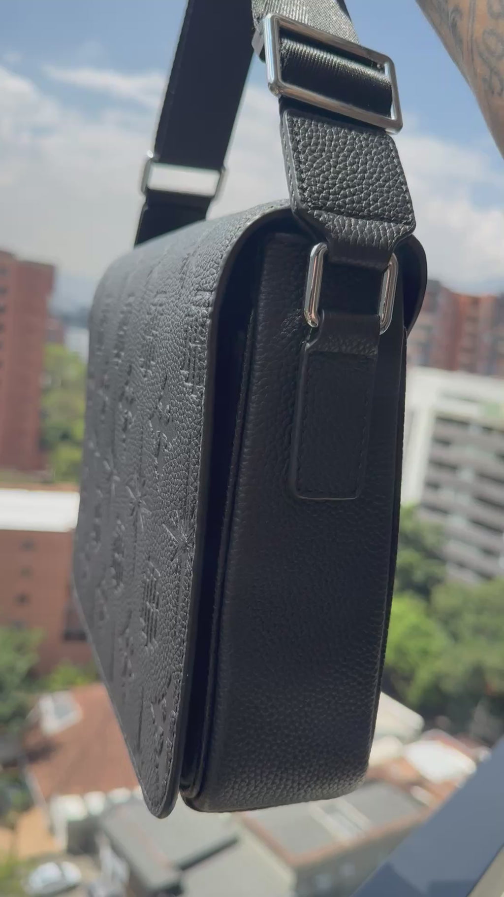 SHOULDER MESSENGER BAG